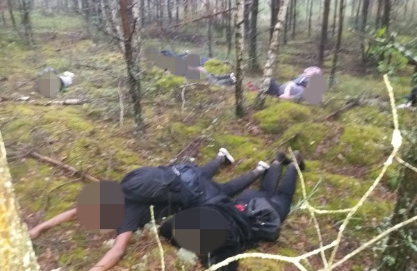 Pasienyje su Baltarusija įkliuvo dar pusšimtis migrantų