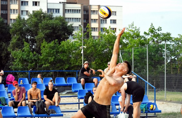 Joninių taurė dėl užklupusios audros virto dviejų dienų turnyru