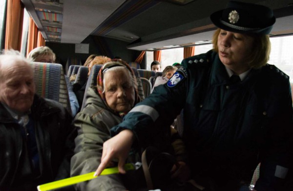 Jonavos mieste ir rajone policijos pareigūnai dalino atšvaitus