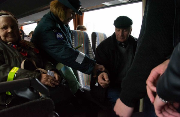 Jonavos mieste ir rajone policijos pareigūnai dalino atšvaitus