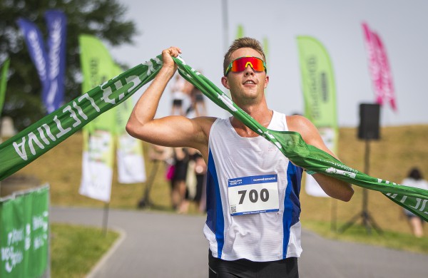 Atkakliame Jonavos triatlone ryškiausiai spindėjo T. Kopūstas ir I. Urbonavičiūtė