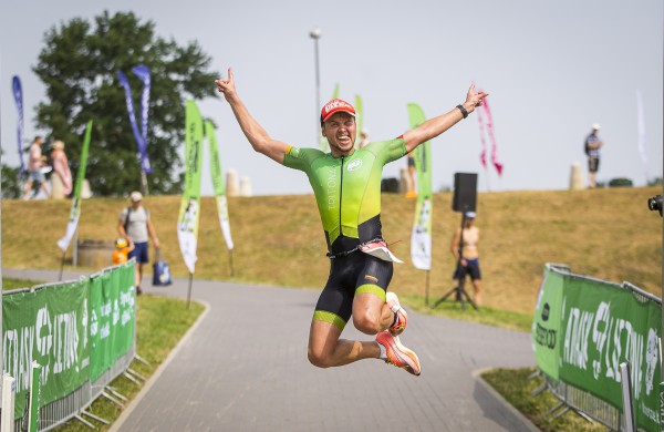 Atkakliame Jonavos triatlone ryškiausiai spindėjo T. Kopūstas ir I. Urbonavičiūtė