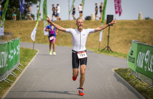 Atkakliame Jonavos triatlone ryškiausiai spindėjo T. Kopūstas ir I. Urbonavičiūtė
