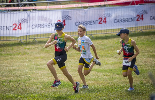Atkakliame Jonavos triatlone ryškiausiai spindėjo T. Kopūstas ir I. Urbonavičiūtė