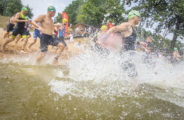 Atkakliame Jonavos triatlone ryškiausiai spindėjo T. Kopūstas ir I. Urbonavičiūtė