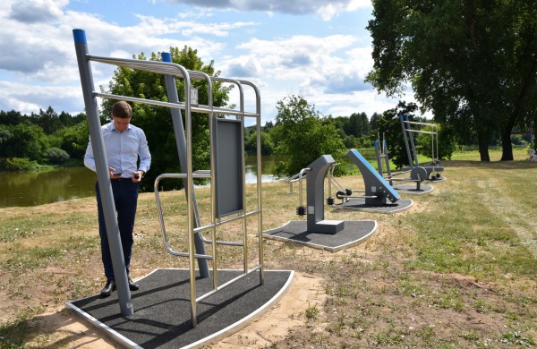 Paneryje įrengti nauji lauko treniruokliai