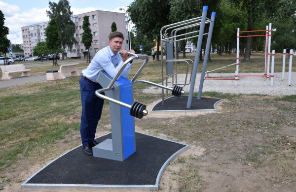 Paneryje įrengti nauji lauko treniruokliai