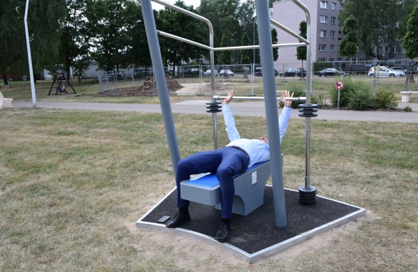 Paneryje įrengti nauji lauko treniruokliai