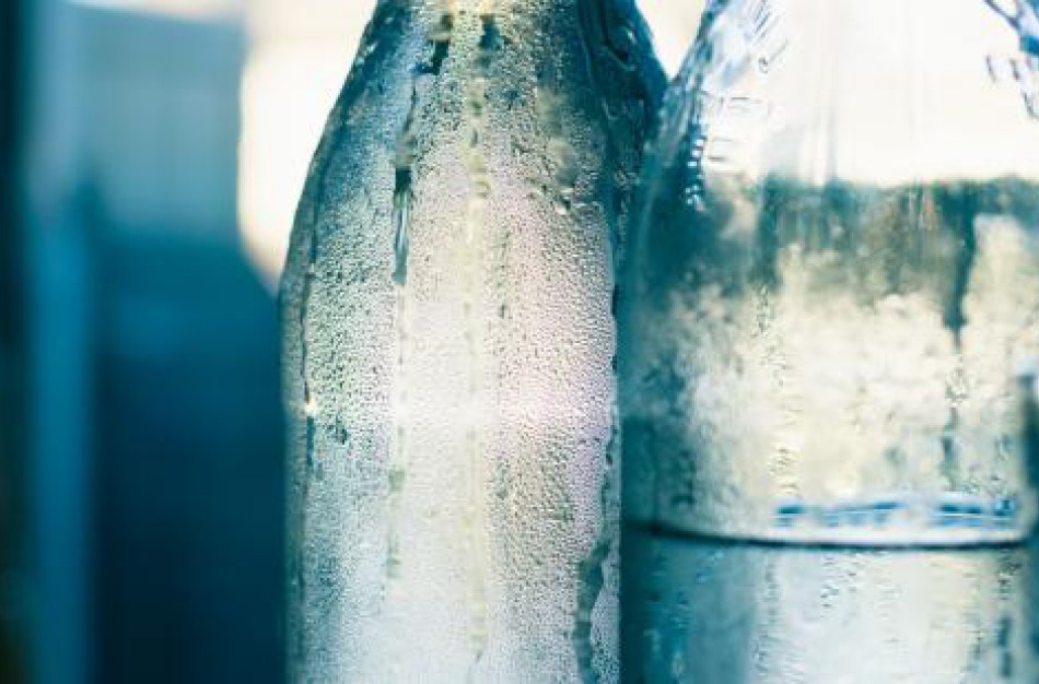 VMVT tyrimas atskleidė, kokį natūralų mineralinį vandenį geria lietuviai