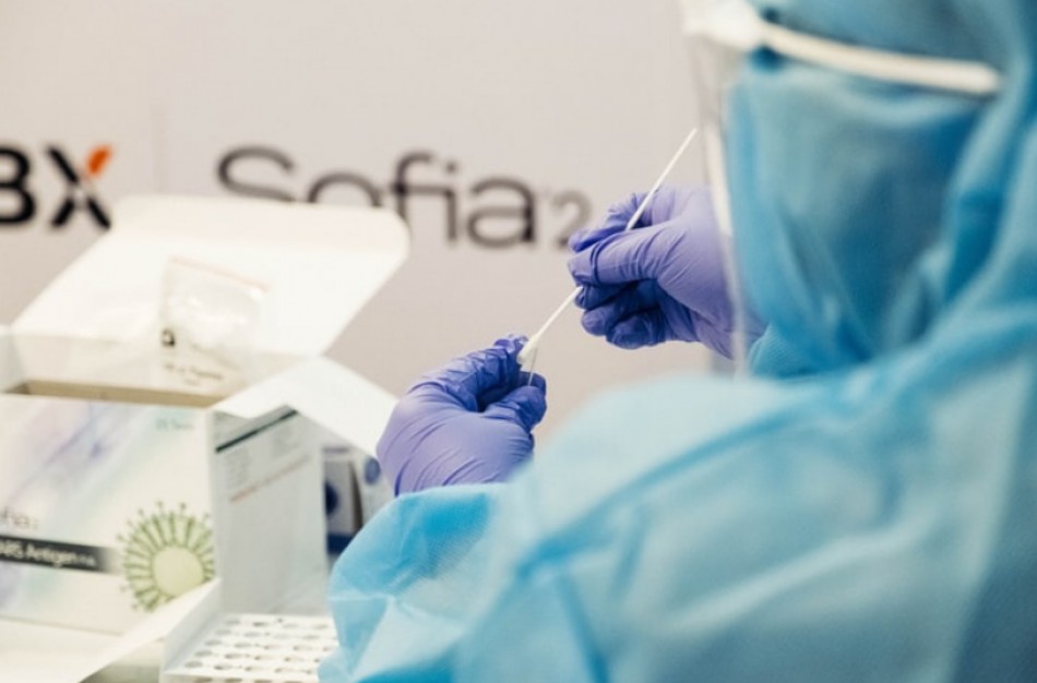 COVID-19 persirgusiems ar pasiskiepijusiems pacientams galės būti taikomos testavimo išimtys