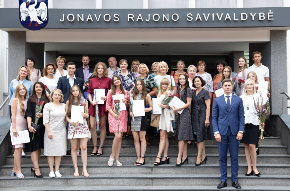 Savivaldybėje pagerbti Jonavos rajono šimtukininkai