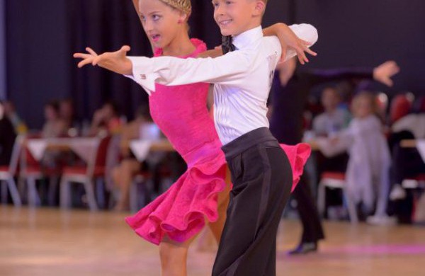 Šokių klubas ,,Vėtra" kviečia prisijungti visus norinčius