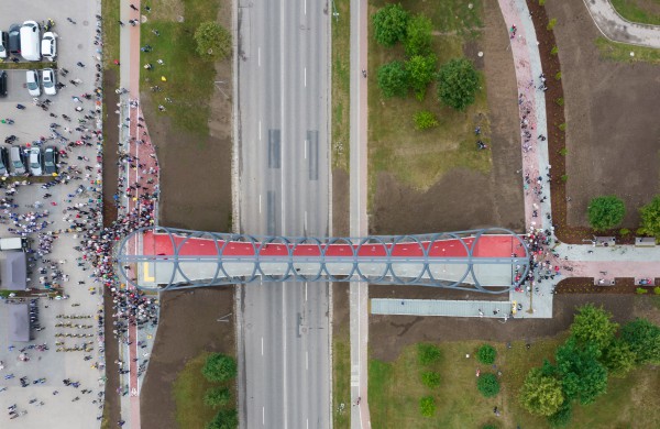 Jonavoje atidarytas įspūdingas pėsčiųjų tiltas