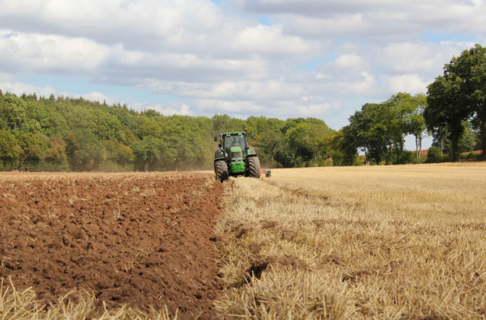 Žemės ūkio technika kelyje pavojinga. Ar tikrai?