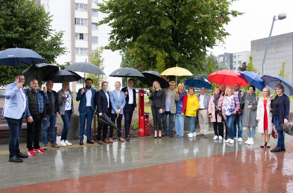 Jonavos socialdemokratai įteikė miestui dovaną