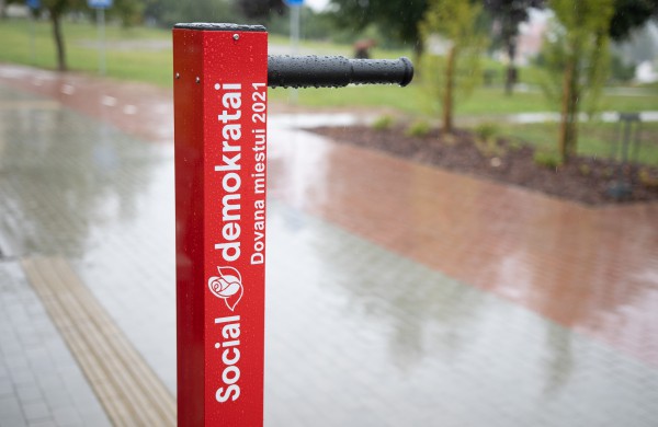 Jonavos socialdemokratai įteikė miestui dovaną