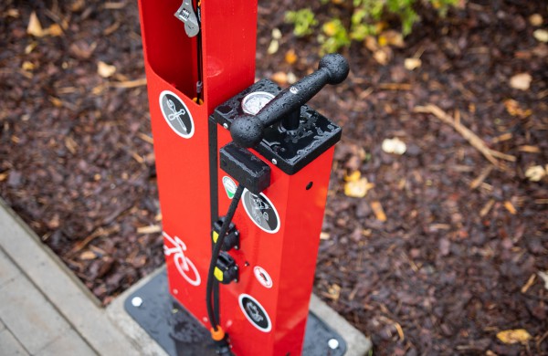 Jonavos socialdemokratai įteikė miestui dovaną