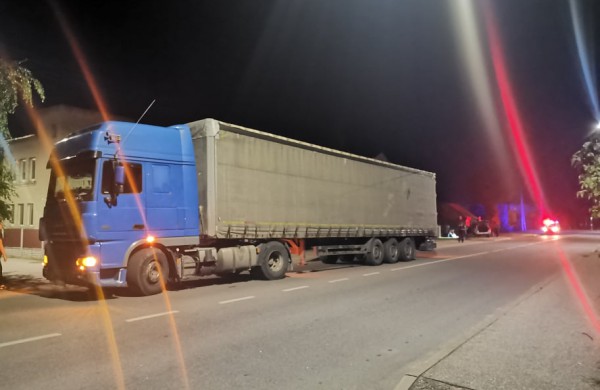 Žeimių gatvėje lengvojo automobilio ir sunkvežimio susidūrimas