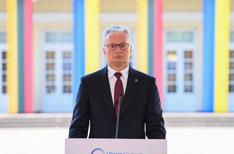 Prezidentas pasirašė dekretą dėl teisų kariams suteikimo ekstremaliosios situacijos metu