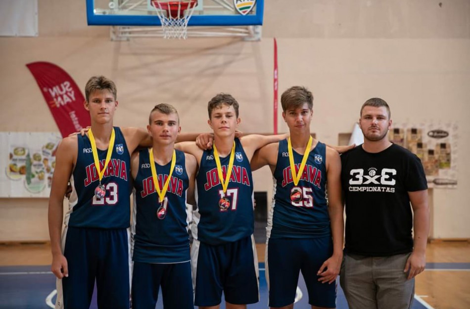 Jonavos KKSC krepšinio skyriaus auklėtiniai - Lietuvos 3x3 čempionato nugalėtojai
