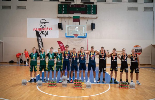Jonavos KKSC krepšinio skyriaus auklėtiniai - Lietuvos 3x3 čempionato nugalėtojai