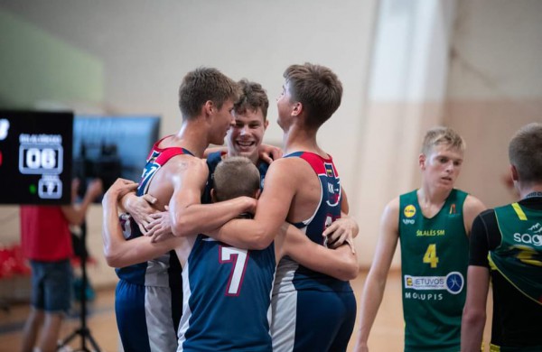 Jonavos KKSC krepšinio skyriaus auklėtiniai - Lietuvos 3x3 čempionato nugalėtojai