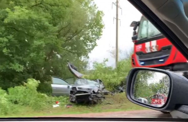 Po susidūrimo su vilkiku žuvo „Audi“  vairuotojas