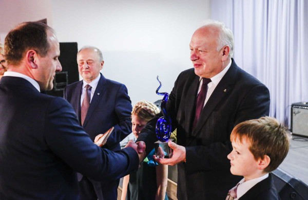 Jonavos įmonėms įteikti apdovanojimai