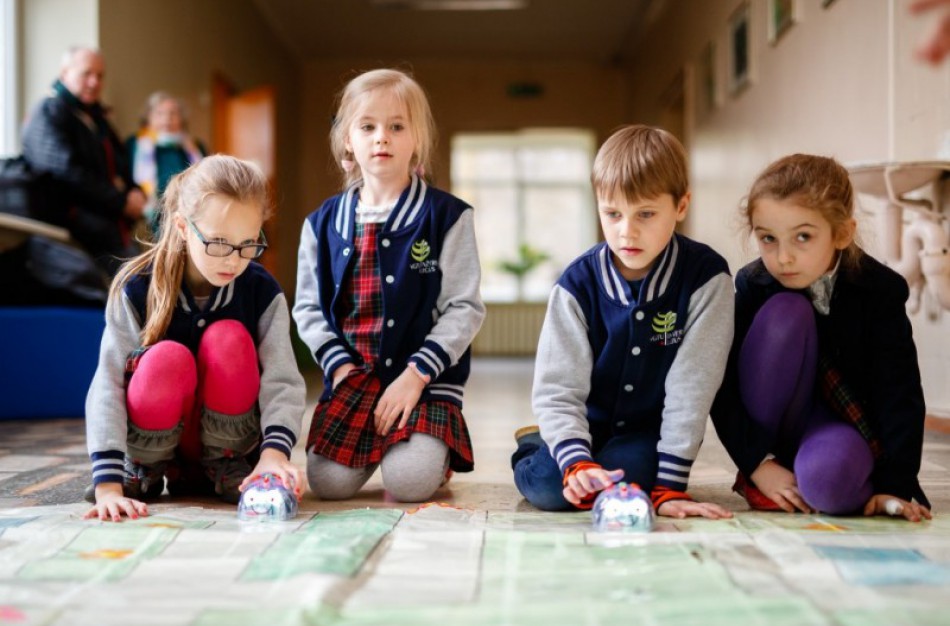 Po savaitės mokiniai grįžta į klases. Kokių saugumo sąlygų reikės laikytis mokyklose?