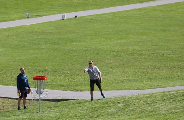 Jonavoje įrengtas diskgolfo parkas – nauja erdvė bendruomenei