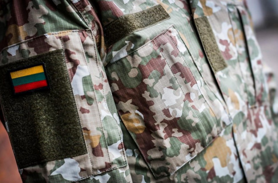 Aprangą kariams siūs Lietuvos gamintojai: pasirašoma sutarčių už 17 mln. eurų