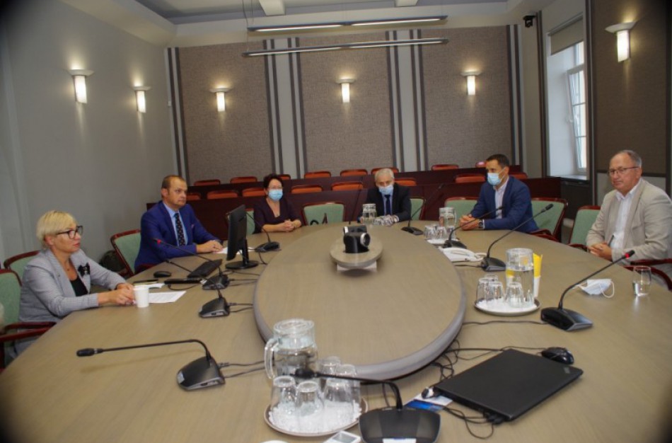 Švietimo bendruomenės atstovai sutarė dėl esminių šių mokslo metų principų