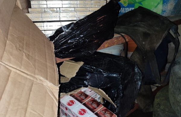 Jonavos rajone Pagėgių pasieniečiai aptiko daugiau kaip 4 tūkst. pakelių rūkalų