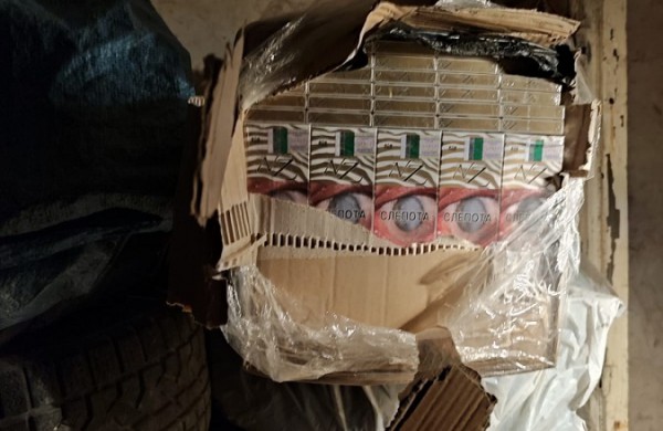 Jonavos rajone Pagėgių pasieniečiai aptiko daugiau kaip 4 tūkst. pakelių rūkalų