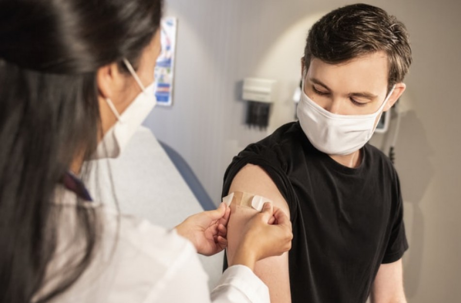 Sustiprinančiąja trečia doze dabar galės būti revakcinuojama dar daugiau žmonių