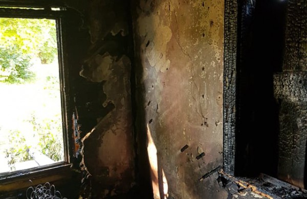 Žeimiuose atvira liepsna degė gyvenamas namas