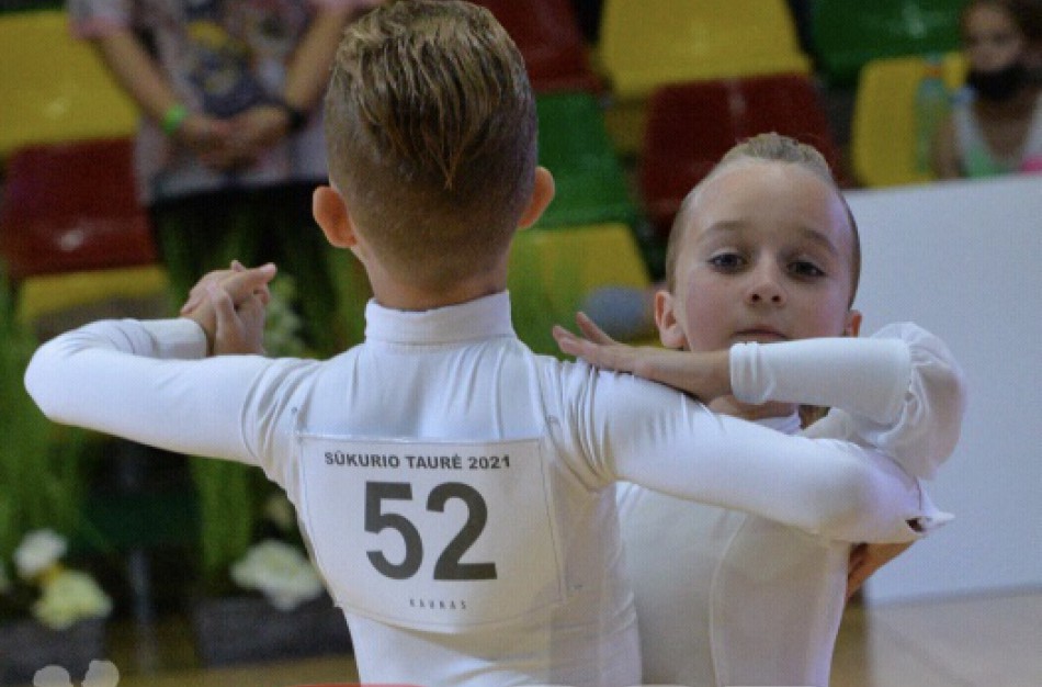 Jonavos sportinių šokių klubo „Bonus“ šokėjai džiaugiasi puikiais rezultatais