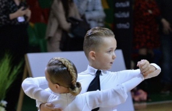 Jonavos sportinių šokių klubo „Bonus“ šokėjai džiaugiasi puikiais rezultatais