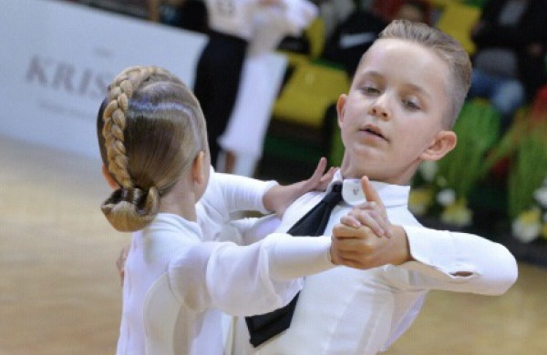 Jonavos sportinių šokių klubo „Bonus“ šokėjai džiaugiasi puikiais rezultatais