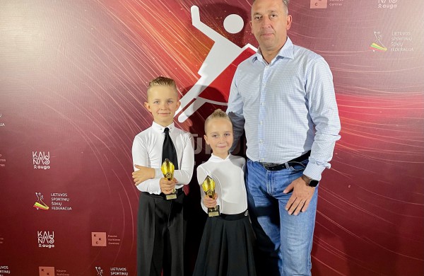 Jonavos sportinių šokių klubo „Bonus“ šokėjai džiaugiasi puikiais rezultatais