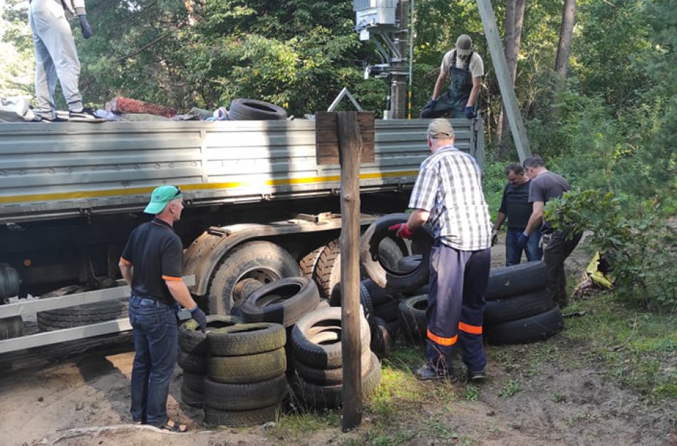 „Miško kuopa“ sutelkė miškų švarai neabejingus piliečius – surinktos tonos šiukšlių