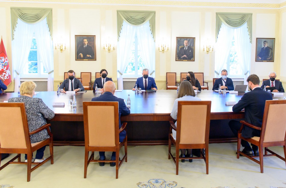 Prezidentas: laikas susitarti dėl teisingesnių mokesčių