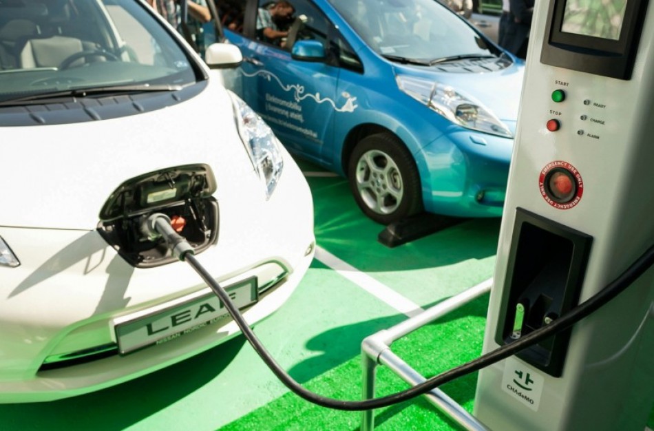 Susisiekimo ministras M. Skuodis: per trejus metus viešųjų ir pusiau viešųjų elektromobilių įkrovimo prieigų Lietuvoje padaugės daugiau kaip 10 kartų