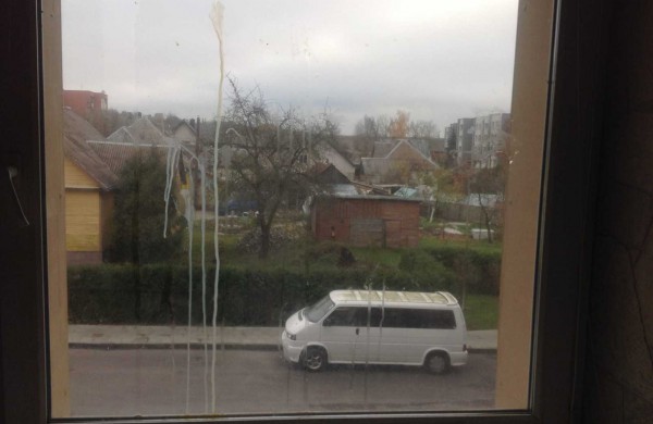 Birutės gatvės daugiabučio gyventojai skelbia „kiaušingalvio“ paieškas