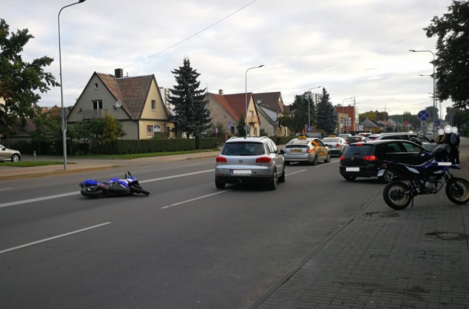 Paaiškėjo aplinkybės apie miesto centre nuvirtusį motociklą