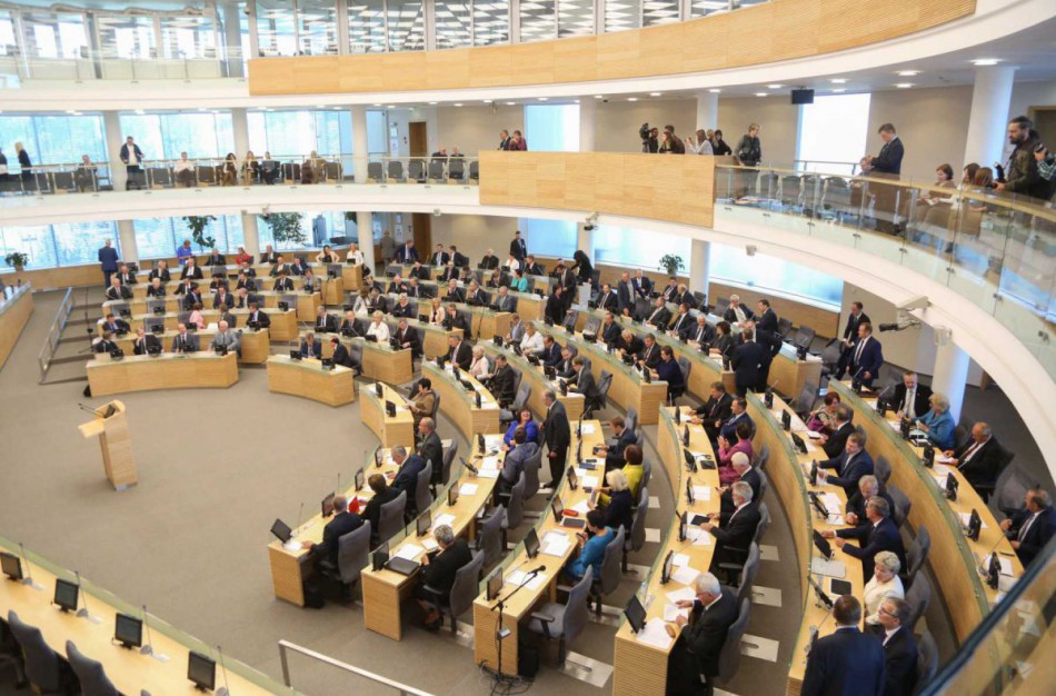 Seimas svarstys siūlymą nustatyti administracinę atsakomybę už trukdymą žurnalistams teisėtai rinkti informaciją