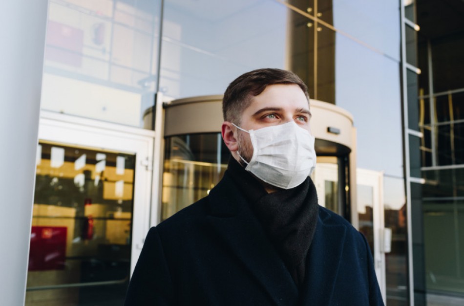 Naudojantis paslaugomis su galimybių pasu epidemiologai siūlo neatsisakyti kaukių