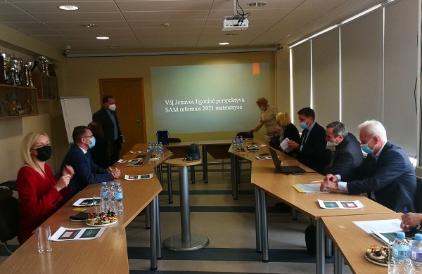 Jonavoje lankosi sveikatos apsaugos ministras Arūnas Dulkys