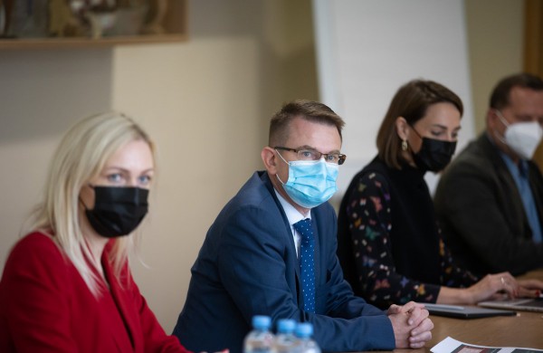 Ministras A. Dulkys Jonavoje: jei nesusitarsime – nebus investicijų