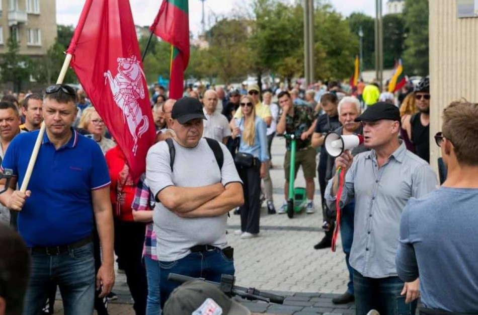 Įtarimai dėl riaušių prie LR Seimo pareikšti jau 62 asmenims, A. Lobovas "įkalintas" namie